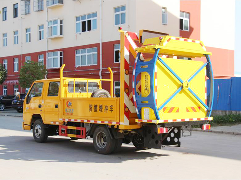 江鈴黃牌防撞緩沖車(chē)