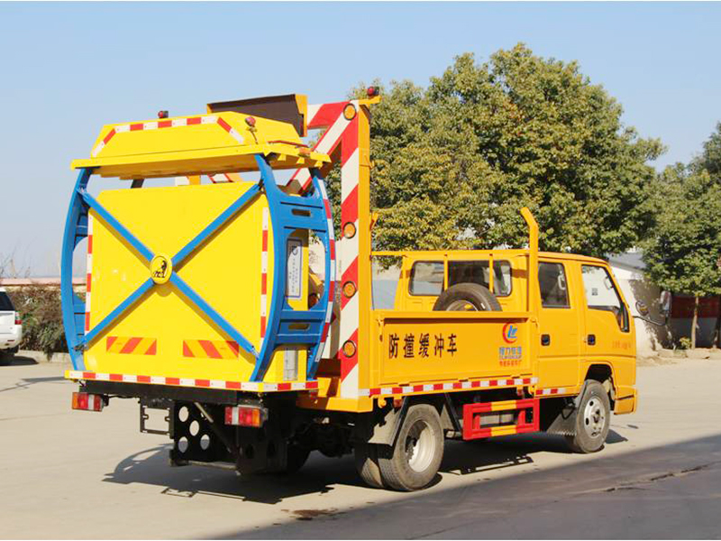 江鈴黃牌防撞緩沖車(chē)