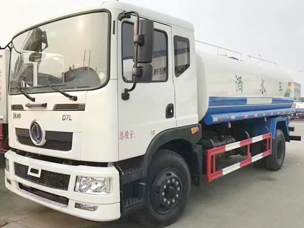 新手司機(jī)如何給挖機(jī)運(yùn)輸車(chē)更換潤(rùn)滑油