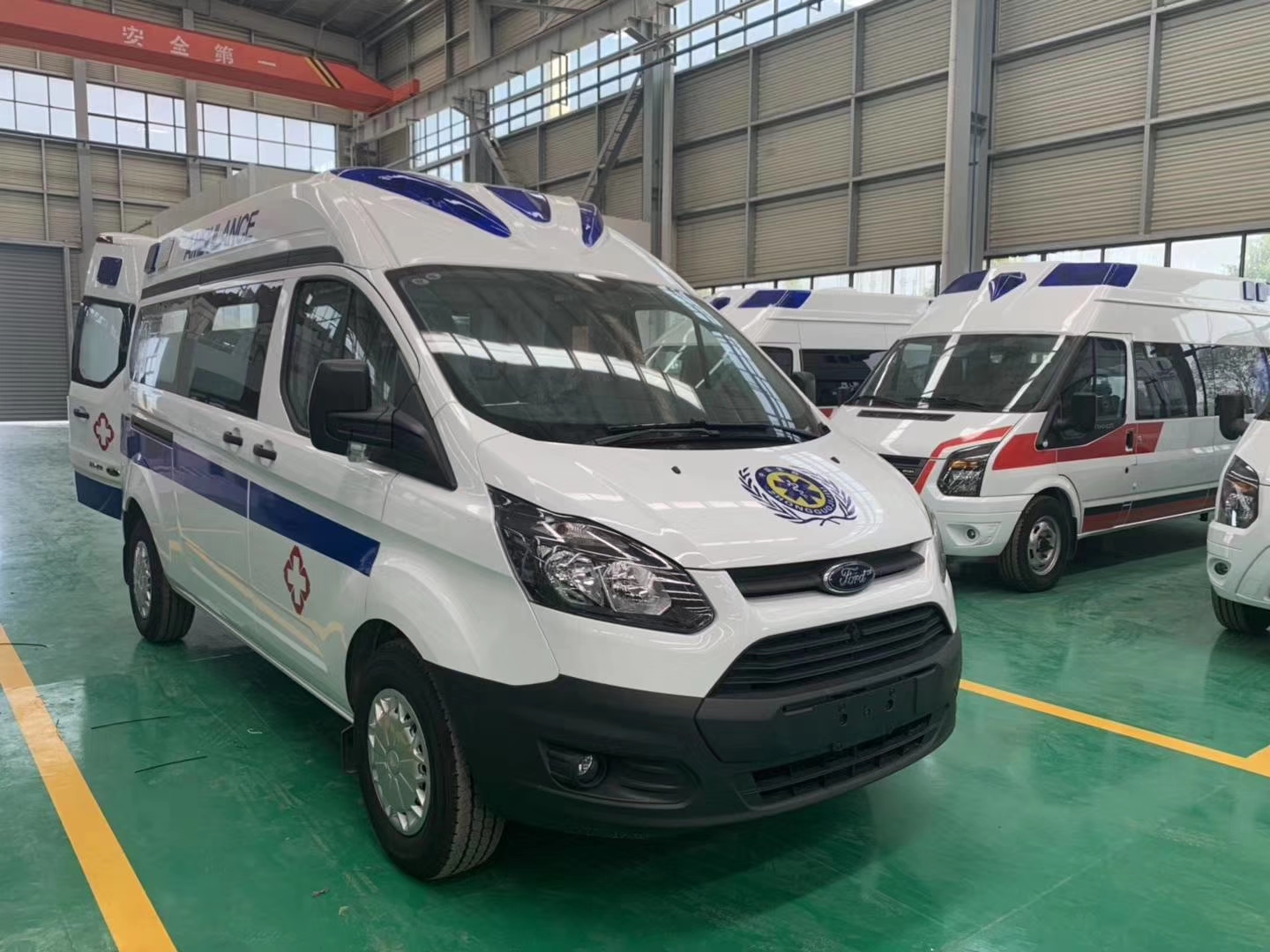 狂奔7余小時為生命接力,“網(wǎng)絡(luò)紅人救護(hù)車”僅內(nèi)部設(shè)備就價